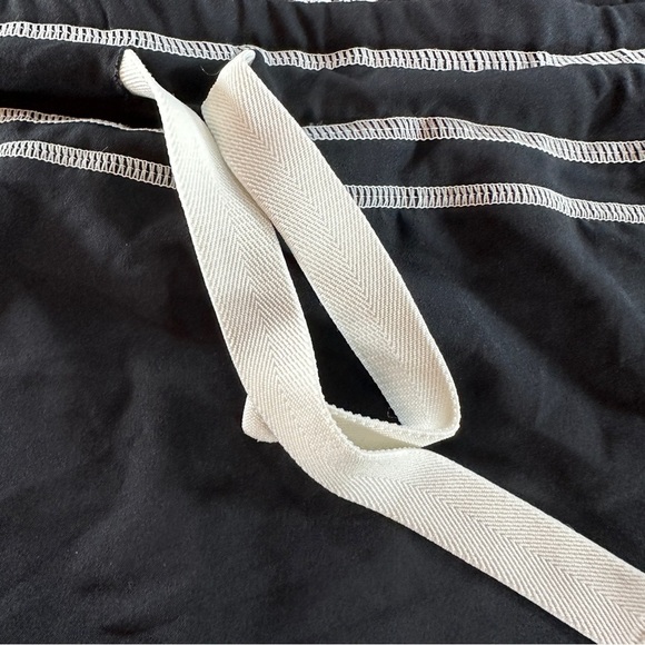 Fila Black & White Sports Skirt Pleated Back Sz XL Golf, Tennis, Gym Ready - Picture 3 of 9